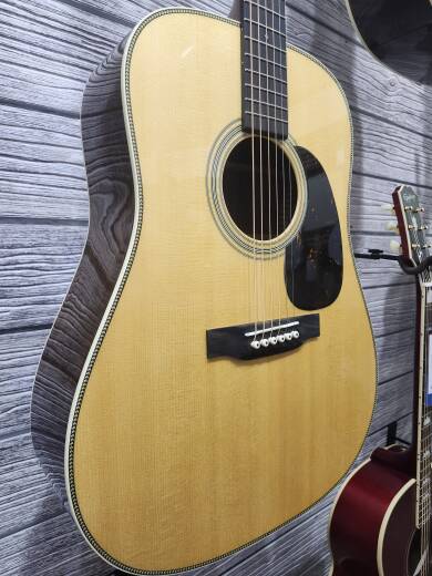 Store Special Product - Martin Guitars - HD-28 V18